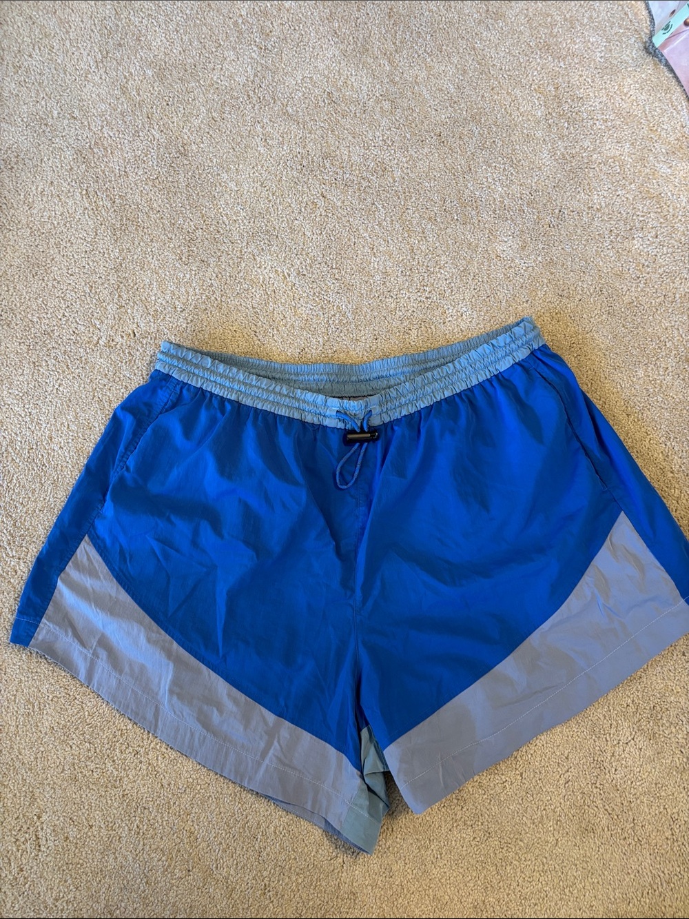 Lululemon Evergreen HR Short. 4.5”. Size 12